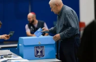 an israeli man votes at a polling station during israel s national election in jerusalem october 27 2026 photo reuters