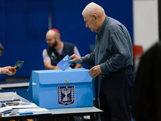 an israeli man votes at a polling station during israel s national election in jerusalem october 27 2026 photo reuters an israeli man votes at a polling station during israel s national election in jerusalem october 27 2026 photo reuters