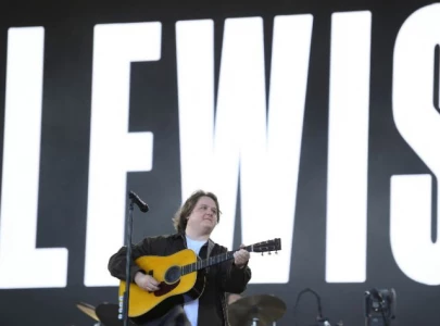 lewis capaldi returns to glastonbury stage after tourette s battle with emotional performance lewis capaldi returns to glastonbury stage after tourette s battle with emotional performance