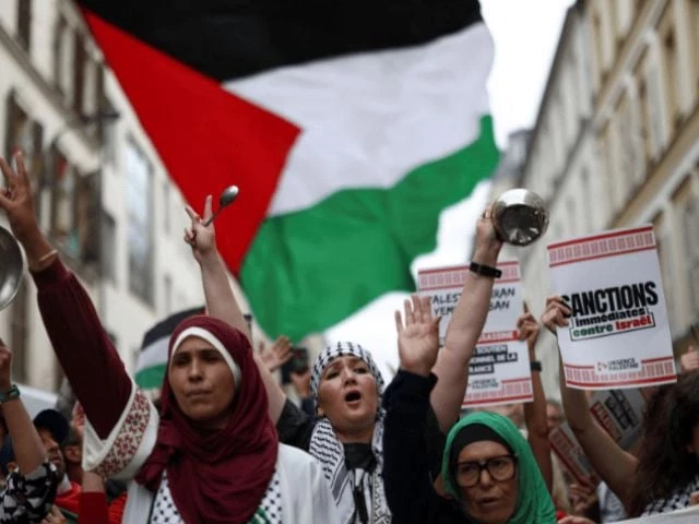 people attend a protest in support of palestinians calling for an immediate ceasefire in gaza amid the ongoing conflict between israel and hamas in paris france on july 31 2025 photo reuters people attend a protest in support of palestinians calling for an immediate ceasefire in gaza amid the ongoing conflict between israel and hamas in paris france on july 31 2025 photo reuters
