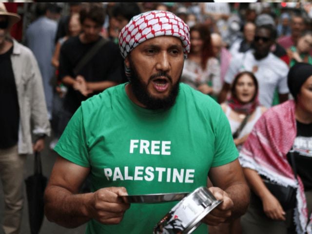 People attend a protest in support of Palestinians, calling for an immediate ceasefire in Gaza, amid the ongoing conflict between Israel and Hamas, in Paris, France on July 31, 2025. Photo: Reuters