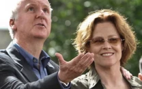 james cameron marvels at sigourney weaver s transformation into a teen for avatar fire and ash james cameron marvels at sigourney weaver s transformation into a teen for avatar fire and ash