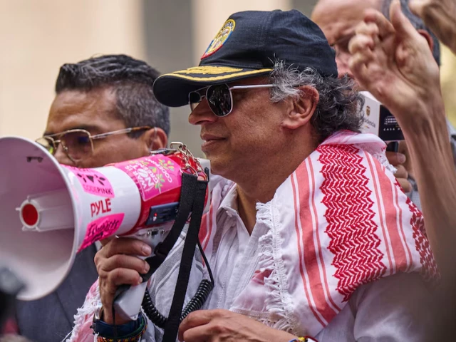colombian president gustavo petro addresses pro palestinian demonstrators at dag hammarskjold plaza outside u n headquarters during the 80th united nations general assembly in new york city u s september 26 2025 photo reuters