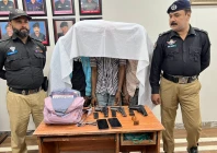 karachi police arrested a three member gang involved in robbing female students of jinnah medical and dental college and recovered the stolen items along with weapons photo express