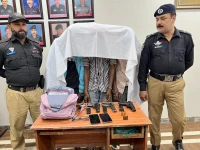 karachi police arrested a three member gang involved in robbing female students of jinnah medical and dental college and recovered the stolen items along with weapons photo express