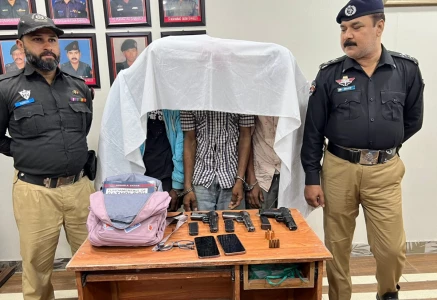 karachi police arrested a three member gang involved in robbing female students of jinnah medical and dental college and recovered the stolen items along with weapons photo express