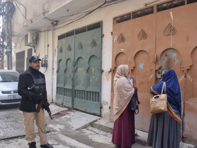 polio vaccinators battle persistent risk polio vaccinators battle persistent risk