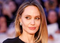 photo angelina jolie poses for pictures on red carpet for the premiere of couture reuters