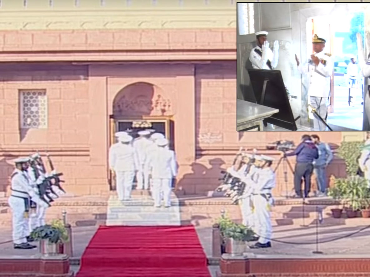 Change of guard ceremony held at Mazar-e-Iqbal Photo: RadioPak