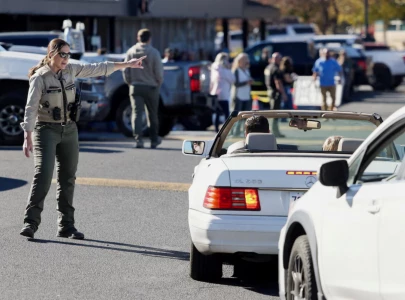 shooter kills four at oregon elementary school before being shot dead by community member