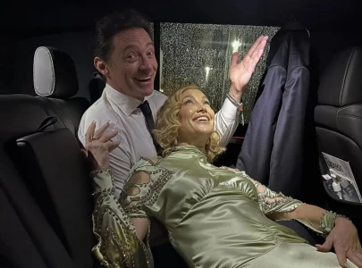 hugh jackman predicts oscar win for kate hudson for song sung blue performance