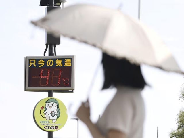 A digital thermometer display shows a temperature of 41 degree Celsius in front of JR Isesaki station in Isesaki, Gunma Prefecture, Japan August 5, 2025. Photo: Reuters