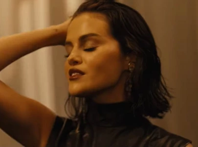 selena gomez fans react to new single in the dark video