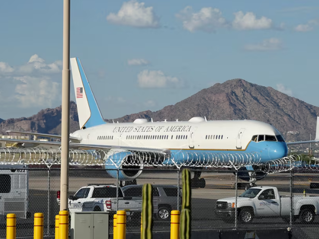 The body of slain conservative activist Charlie Kirk is transported aboard Air Force Two, accompanied by U.S. Vice President JD Vance, as the aircraft lands at the airport in Phoenix, Arizona, U.S., September 11, 2025, one day after Kirk was fatally shot during an event at Utah Valley University. Photo: Reuters