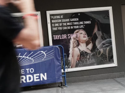 welcome to new york city buzzes for likely taylor swift wedding weekend
