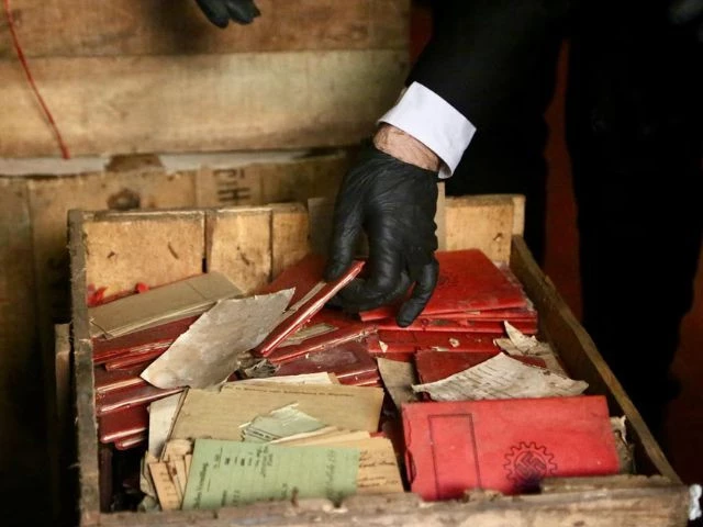 a person holds nazi related material that was originally confiscated by local authorities when it was shipped to argentina in 1941 after several boxes containing the material were recently discovered by chance in the archives of the supreme court of argentina in buenos aires photo reuter a person holds nazi related material that was originally confiscated by local authorities when it was shipped to argentina in 1941 after several boxes containing the material were recently discovered by chance in the archives of the supreme court of argentina in buenos aires photo reuter