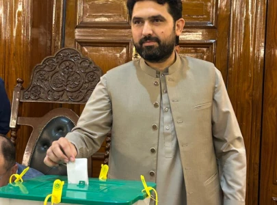 sohail afridi casts vote in senate by election for shibli faraz s vacated seat