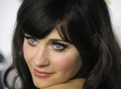 it takes place on christmas zooey deschanel on die hard