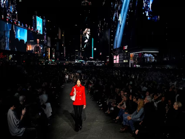 Photo: A model presents a creation from the Gucci Cruise 2027 collection/Reuters