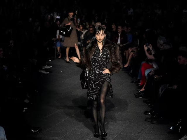 Photo: A model presents a creation from the Gucci Cruise 2027 collection/Reuters