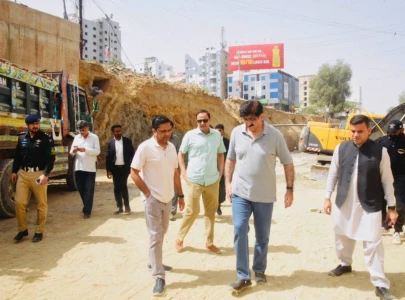 sindh cm sets deadlines for karachi brt red line bhutto expressway projects
