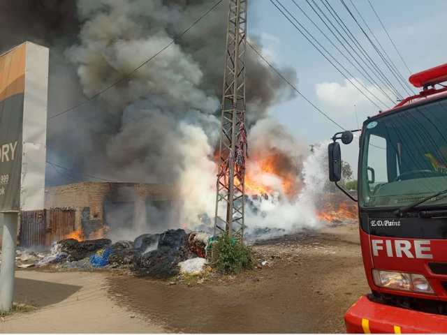 fire breaks out near lahore s social security hospital fire breaks out near lahore s social security hospital