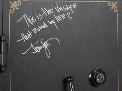 tommy lee sells safe linked to infamous pamela anderson tape