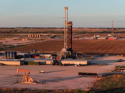 oil edges up as investors focus on trump xi meeting in beijing