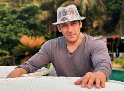 salman khan s instagram goes dark for 30 minutes concerns fans salman khan s instagram goes dark for 30 minutes concerns fans