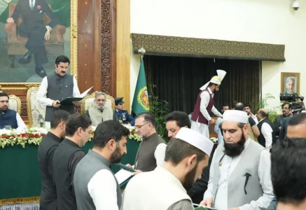 k p governor administers oath to 13 member provincial cabinet k p governor administers oath to 13 member provincial cabinet