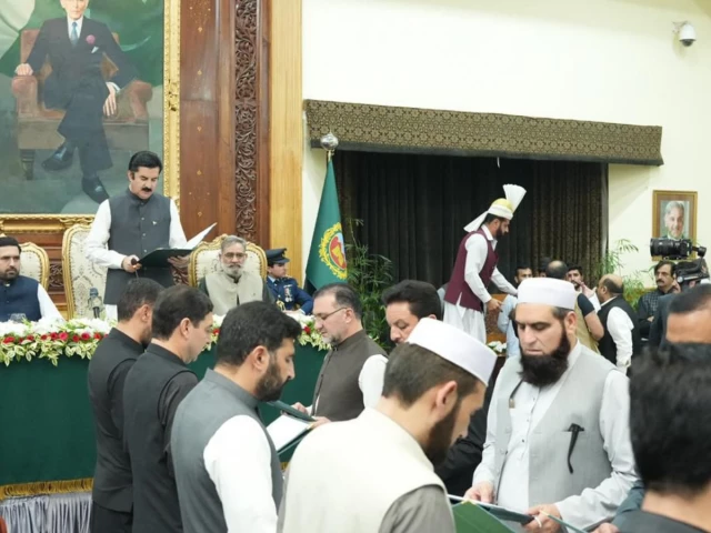 k p governor faisal karim kundi administering oath ceremony of k p cabinet k p governor faisal karim kundi administering oath ceremony of k p cabinet
