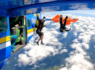 skydiver left dangling from plane at 15 000 feet after parachute snag in australia skydiver left dangling from plane at 15 000 feet after parachute snag in australia