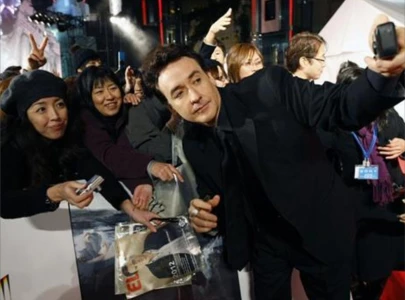 john cusack reveals he didn t know how to approach iconic boombox scene in say anything