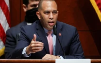white house calls on hakeem jeffries to apologize for fight remarks against maga
