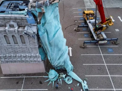 strong winds topple 24 meter statue of liberty replica in southern brazil