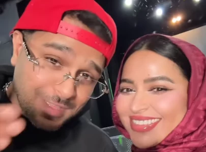asim azhar reunites with 5am video model on stage shares a playful moment