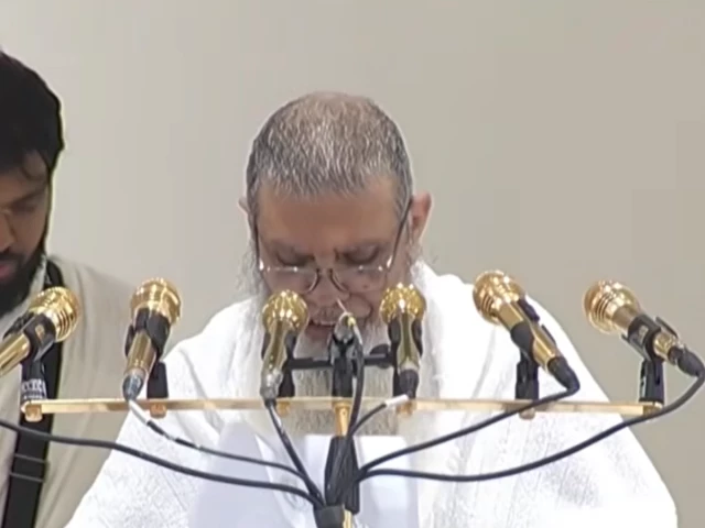 sheikh ali al hudhaify delivering the 2026 hajj sermon at masjid namirah in the plains of arafat screengrab sheikh ali al hudhaify delivering the 2026 hajj sermon at masjid namirah in the plains of arafat screengrab