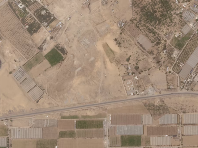 Satellite image shows tents, in what Israel designated as a humanitarian area, near Deir al Balah, ahead of Israel's expected full-scale military offensive on Gaza City, August 20, 2025. Photo: Reuters