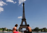 people cool off in the trocadero fountain next to the eiffel tower in paris as temperatures rise during a heatwave affecting a large part of france june 22 2026 photo reuters