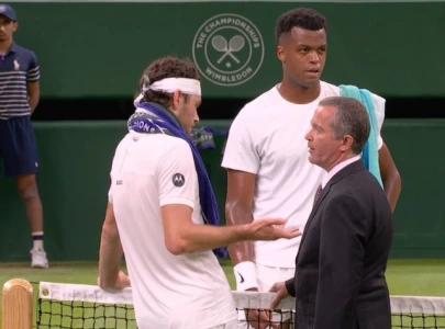 wimbledon crowd boo as organisers suspend taylor fritz match against giovanni mpetshi perricard
