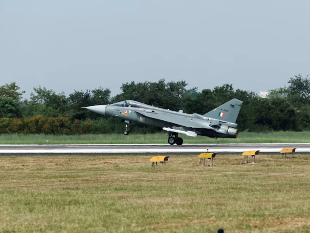 hindustan aeronautics limited hal tejas mark 1a a light combat aircraft takes off ahead of its maiden flight at hal nashik india october 17 2025 photo retuers