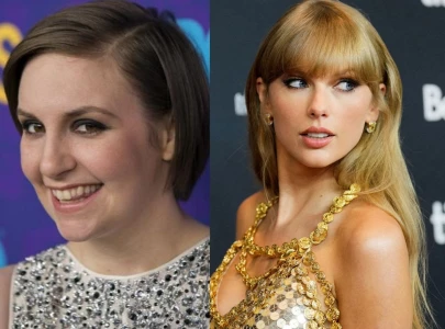 taylor swift s friend lena dunham weighs in on travis kelce after chiefs game