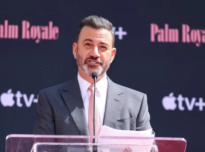 jimmy kimmel signs one year extension with abc continuing jimmy kimmel live