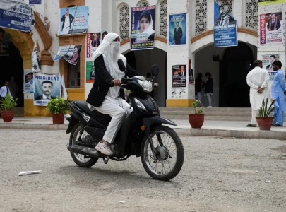 soaring costs fuel shortage fears drive pakistan to electric motorbikes