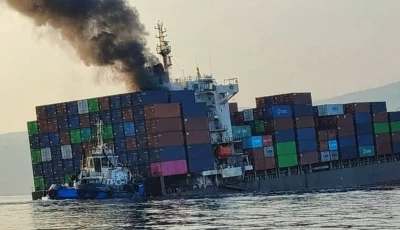 irgc announced that a vessel carrying more than 2 500 containers sank south of the strait of hormuz after striking a naval mine and catching fire photo presstv breaking on x