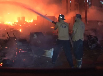fire destroys 35 shops at furniture market in karachi