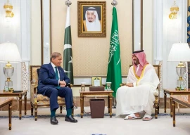 pm praises saudi hospitality extends eid greetings to crown prince mbs