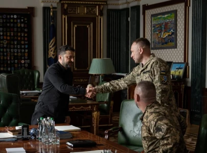 ukraine gets new top commander as protests spark war s biggest military shake up
