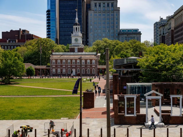 people walk past the president s house site in philadelphia pennsylvania u s may 1 2026 reuters hannah beier people walk past the president s house site in philadelphia pennsylvania u s may 1 2026 reuters hannah beier