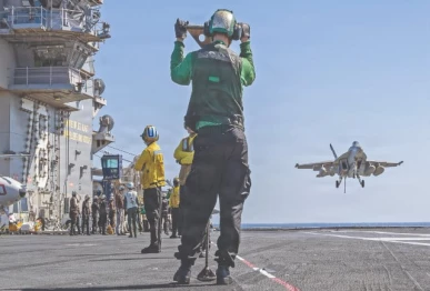 us sailors observing as an f a 18e super hornet aircraft assigned to strike fighter squadron 31 approaches the flight deck of the world s largest aircraft carrier uss gerald r ford photo afp
